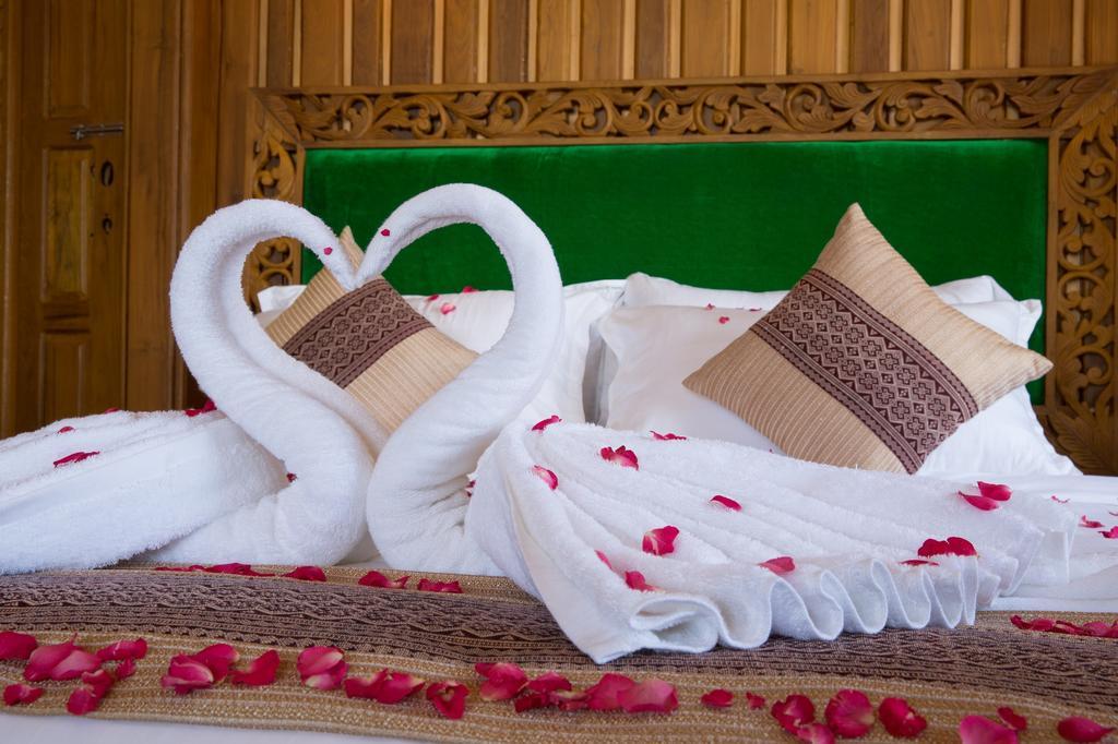 Mandalay Karaweik Mobile Hotel Chambre photo