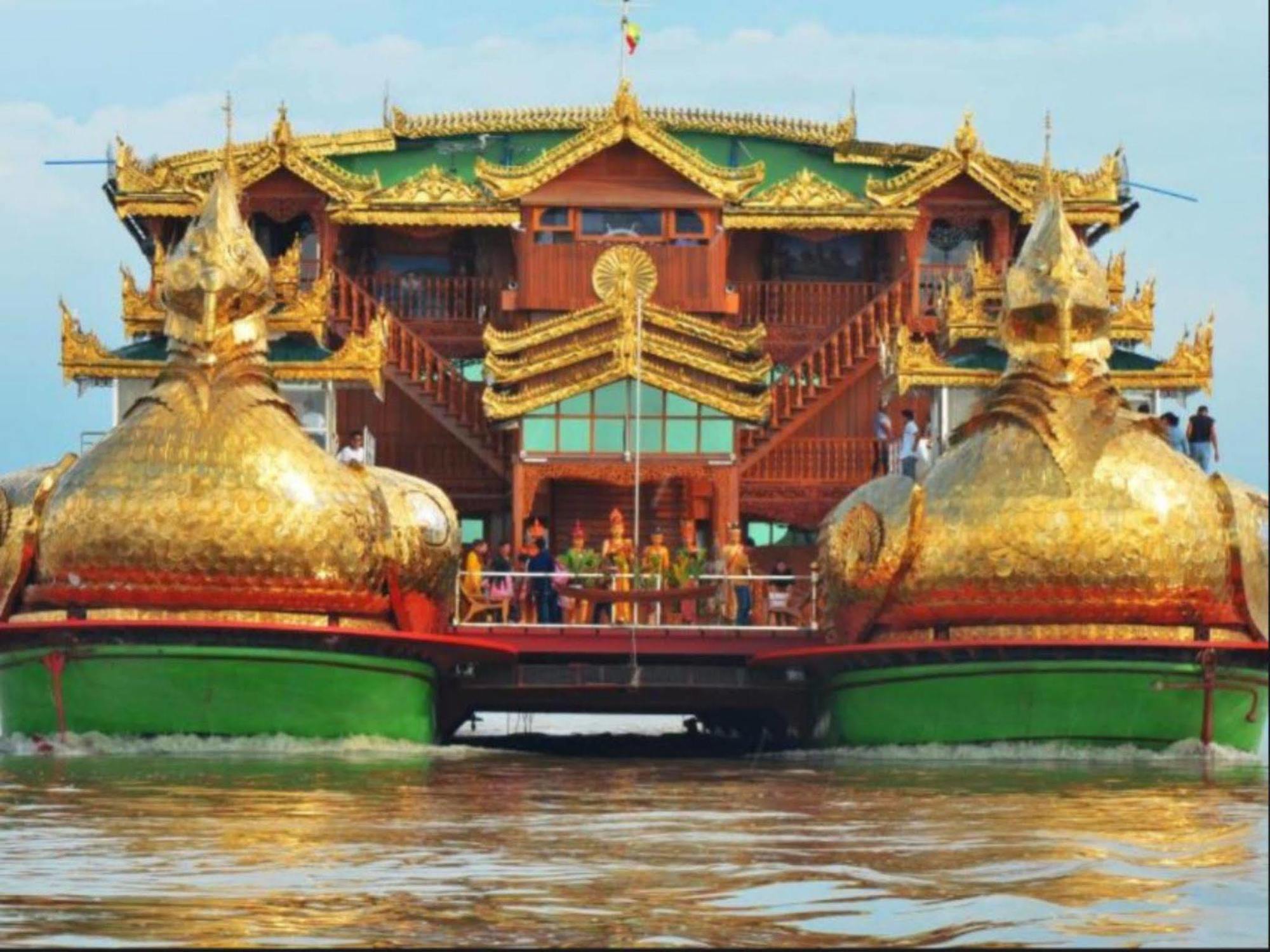 Mandalay Karaweik Mobile Hotel Extérieur photo